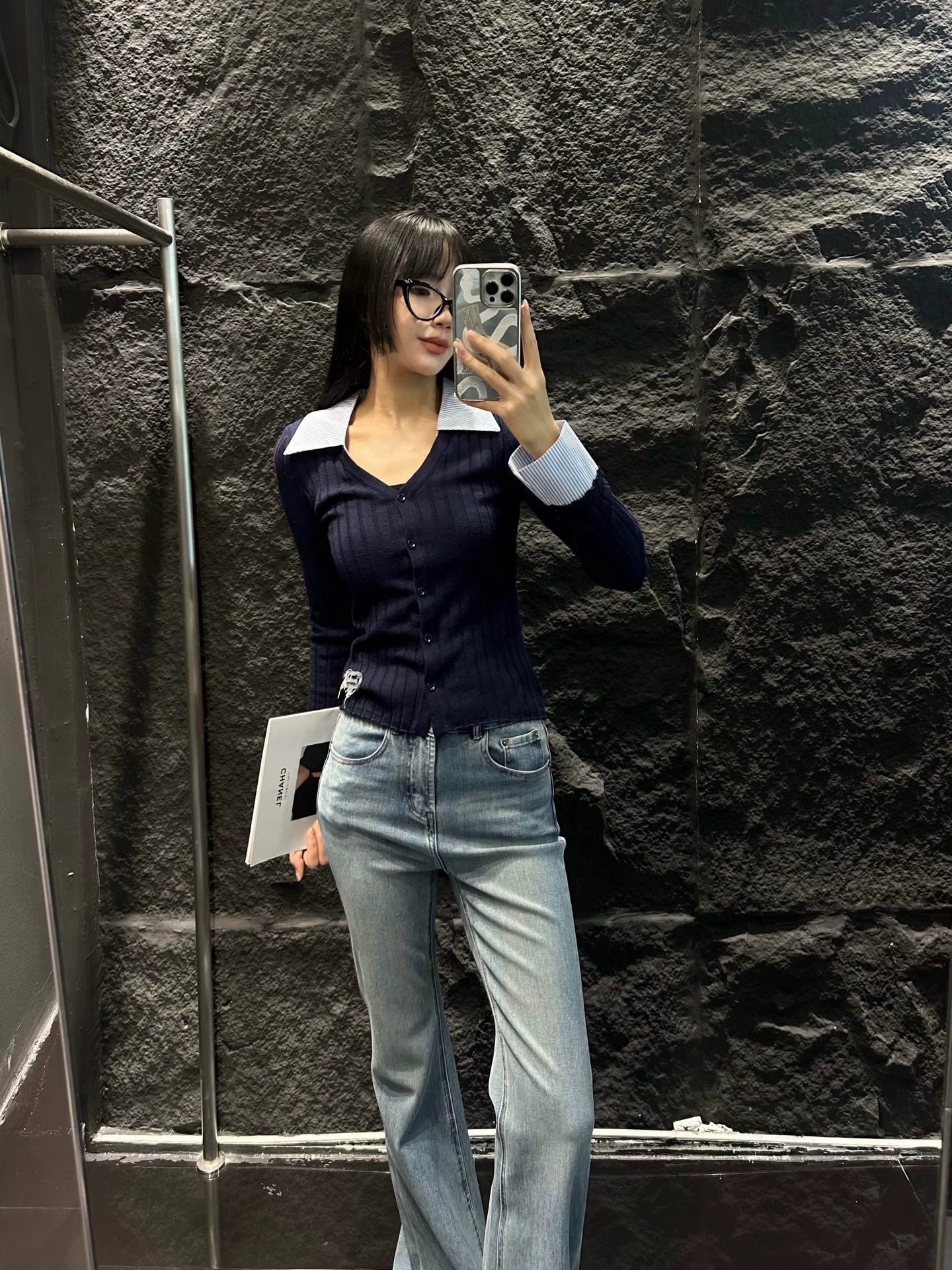 Knitted long sleeved shirt collar with patchwork