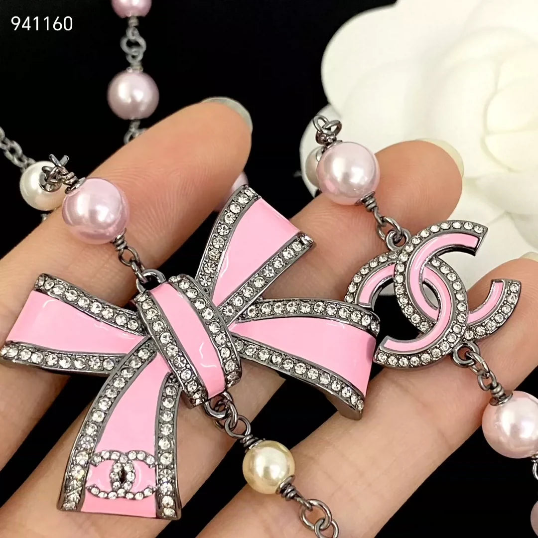Pink enamel bow pearl sweater chain