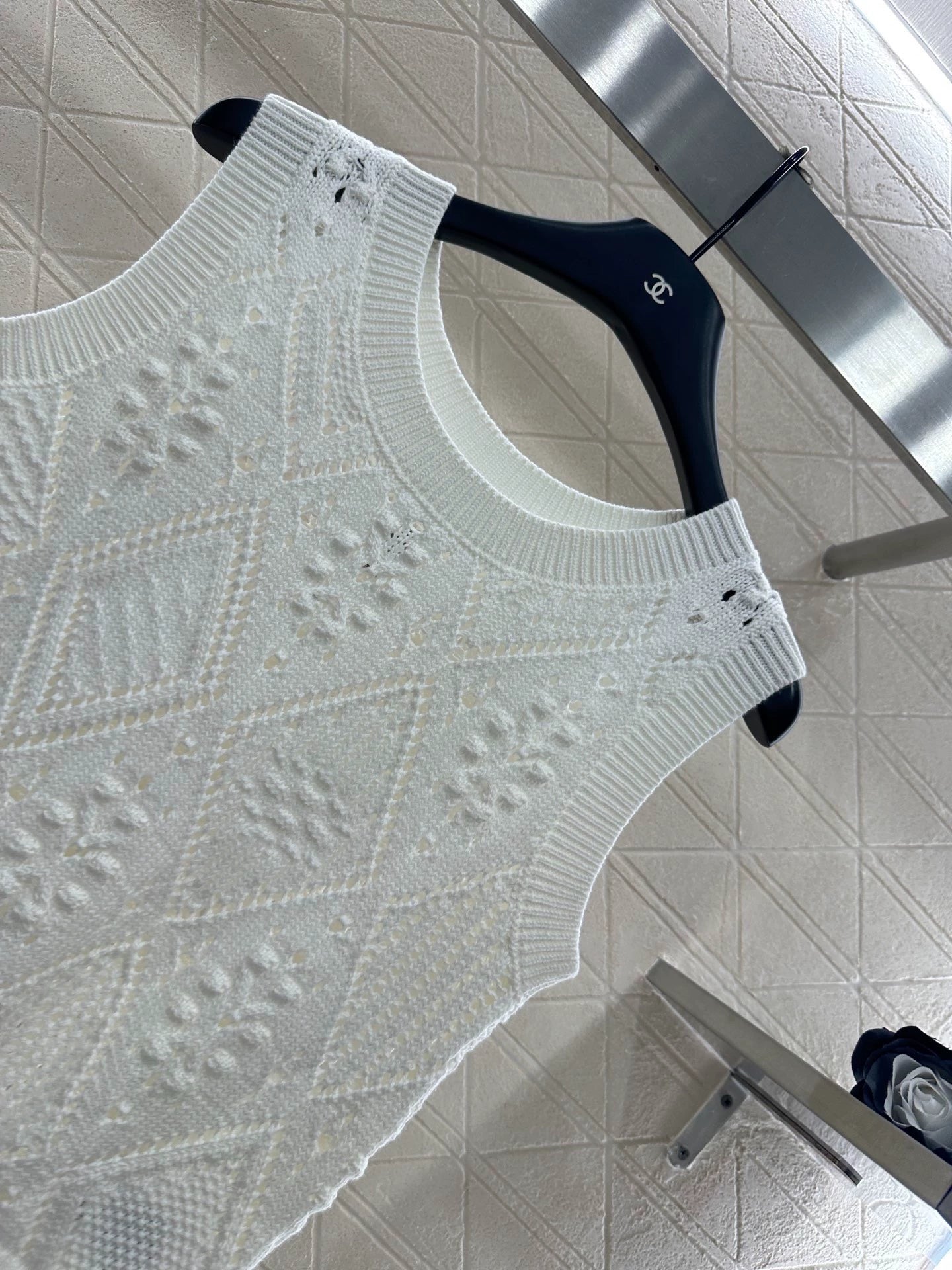 Hollow jacquard knitted vest