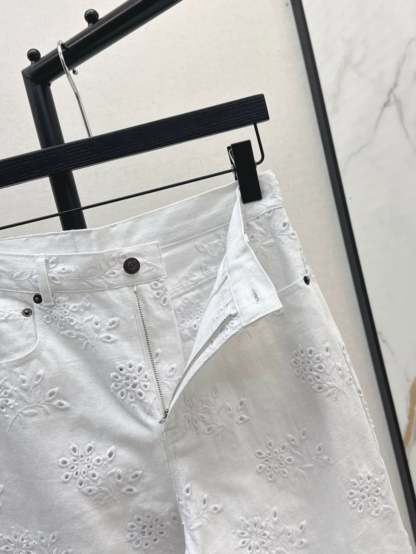 25fw Hollowed out embroidered jeans