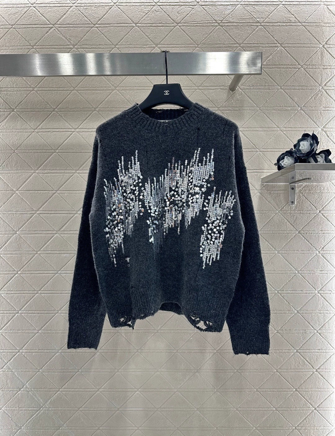 25fw Broken hole sequin round neck sweater