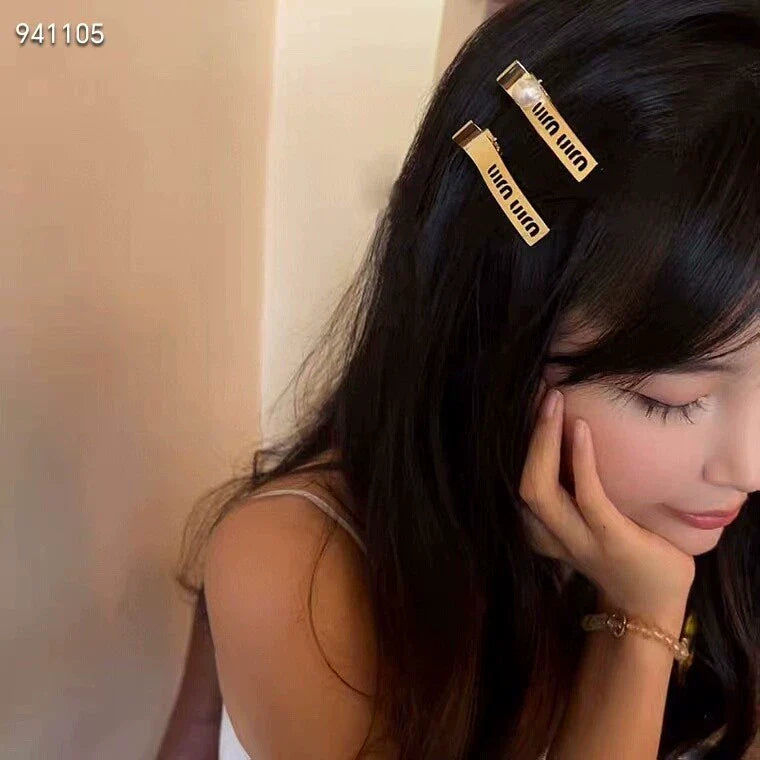 One character pearl letter hair clip