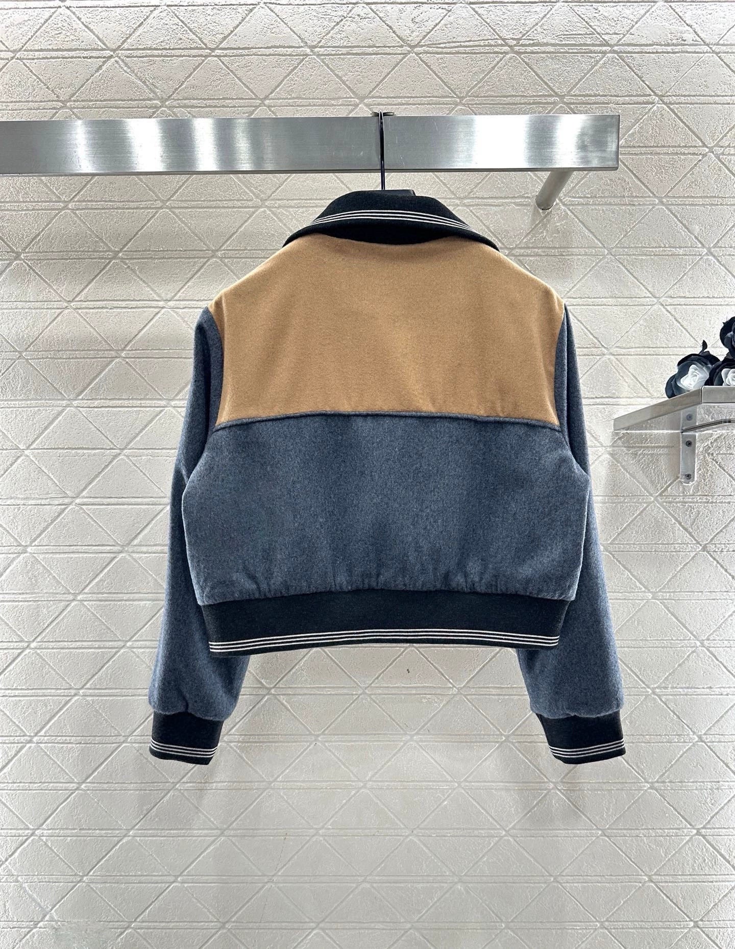 Wool color blocked letter set