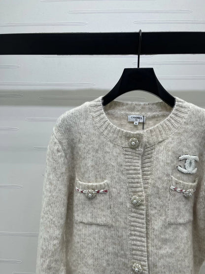 Double pocket round neck knitted cardigan