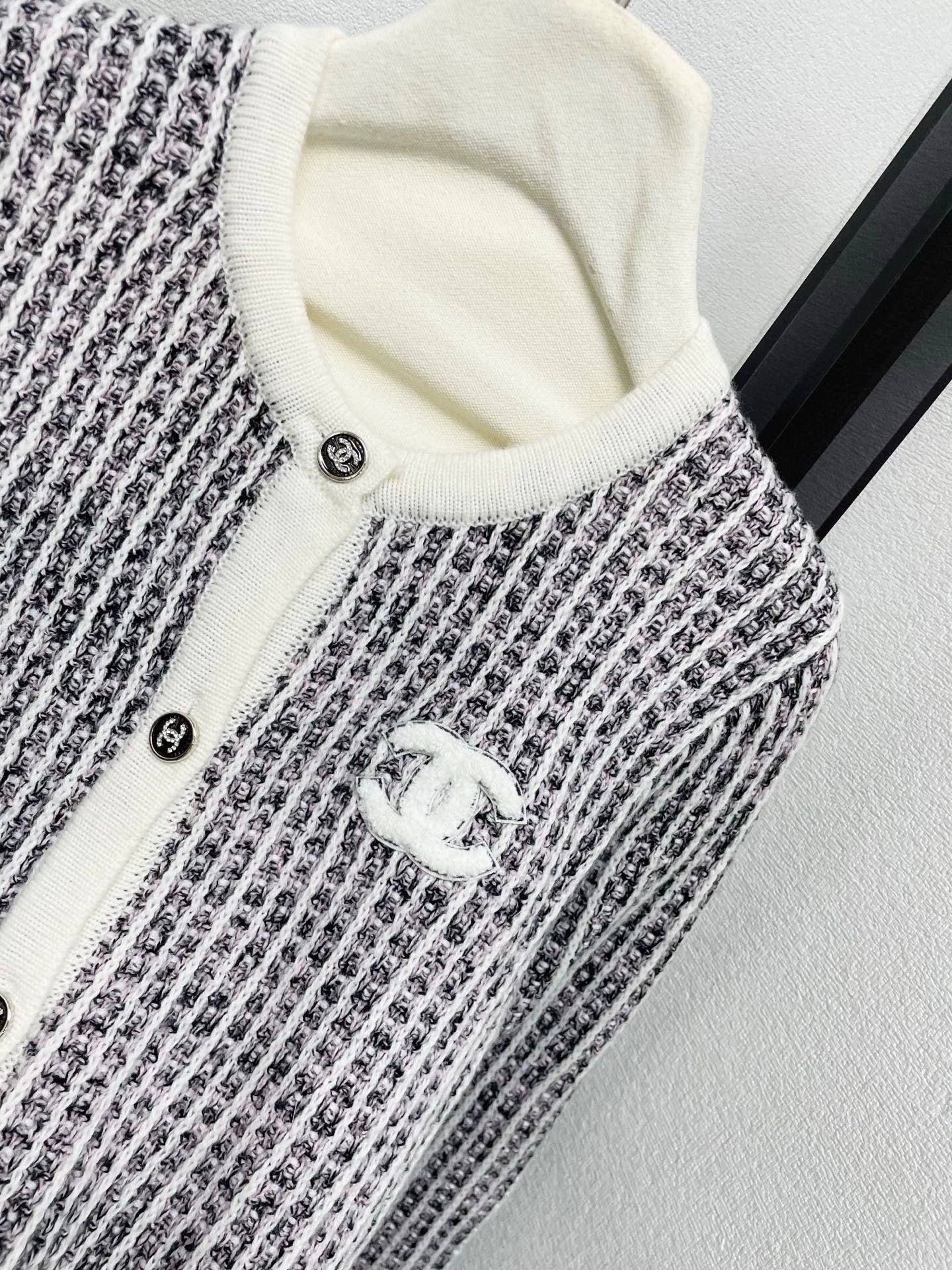 Towel embroidered logo round neck cardigan