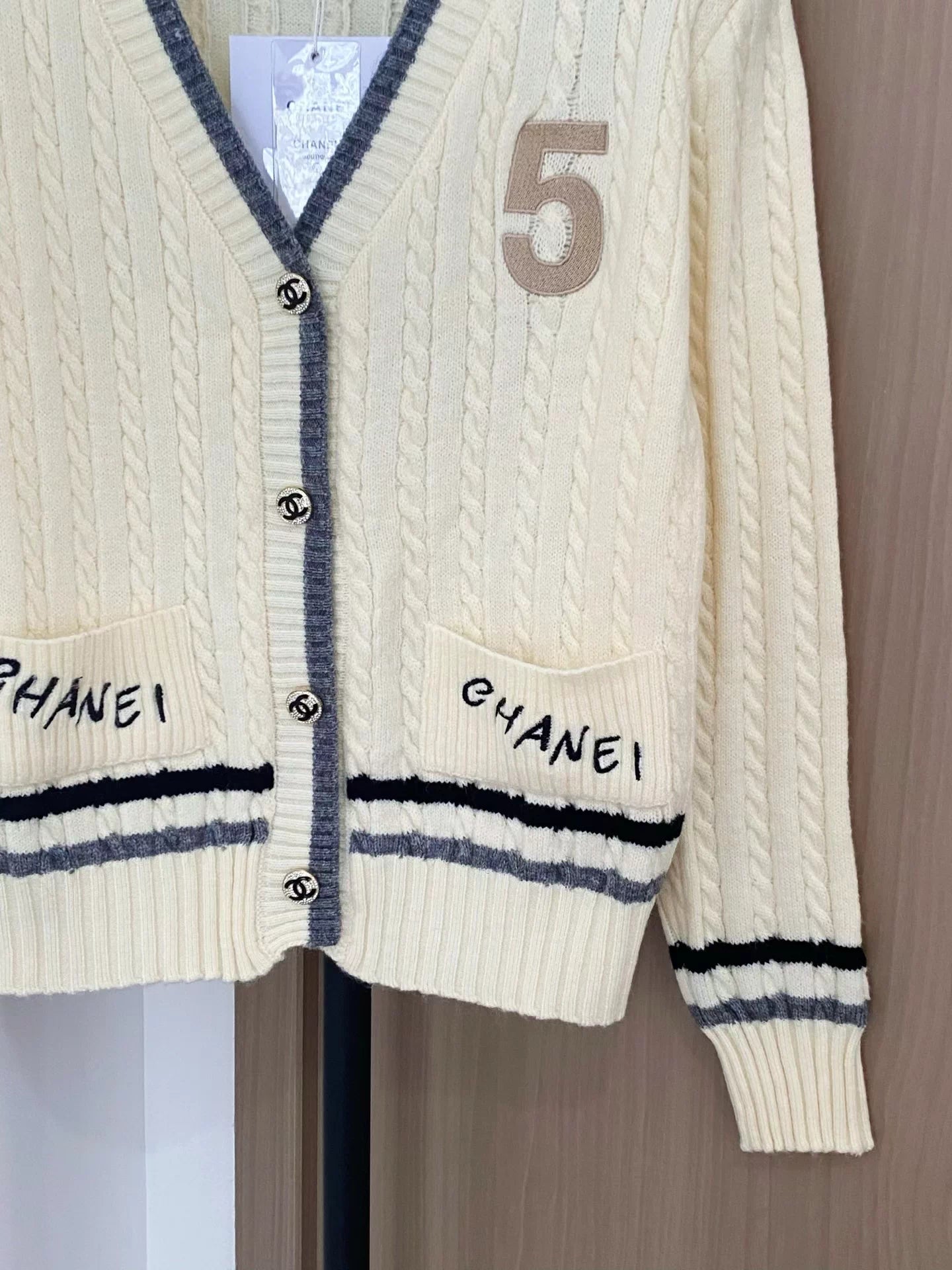 25fw Embroidered letter knitted cardigan