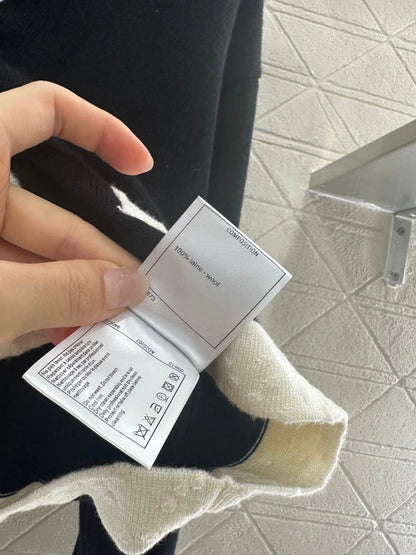 V-neck short knit sweater