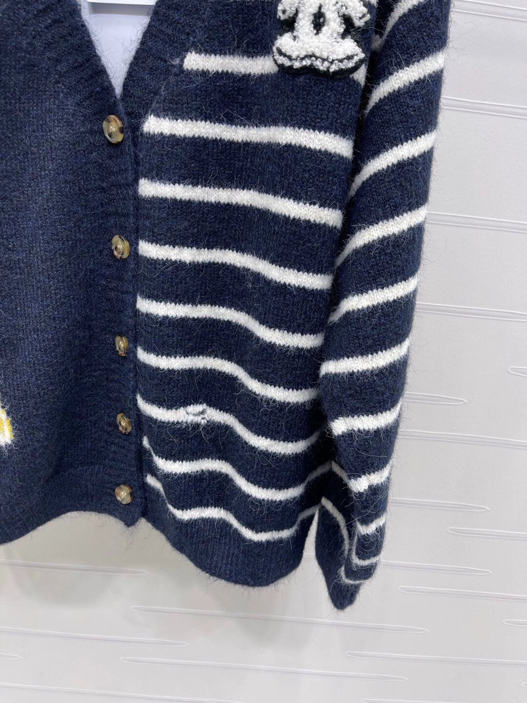 Striped V-neck long sleeved knitted cardigan