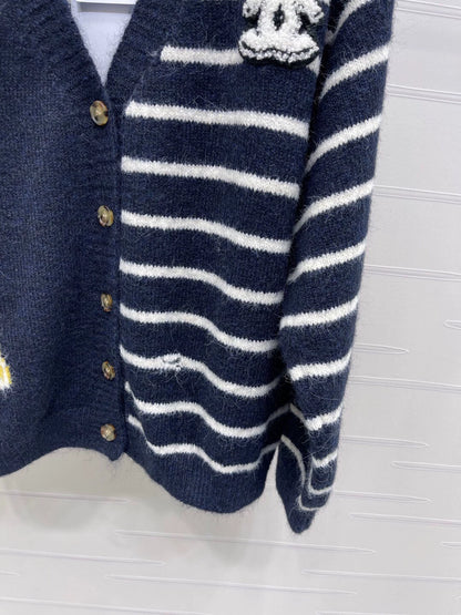 Striped V-neck long sleeved knitted cardigan