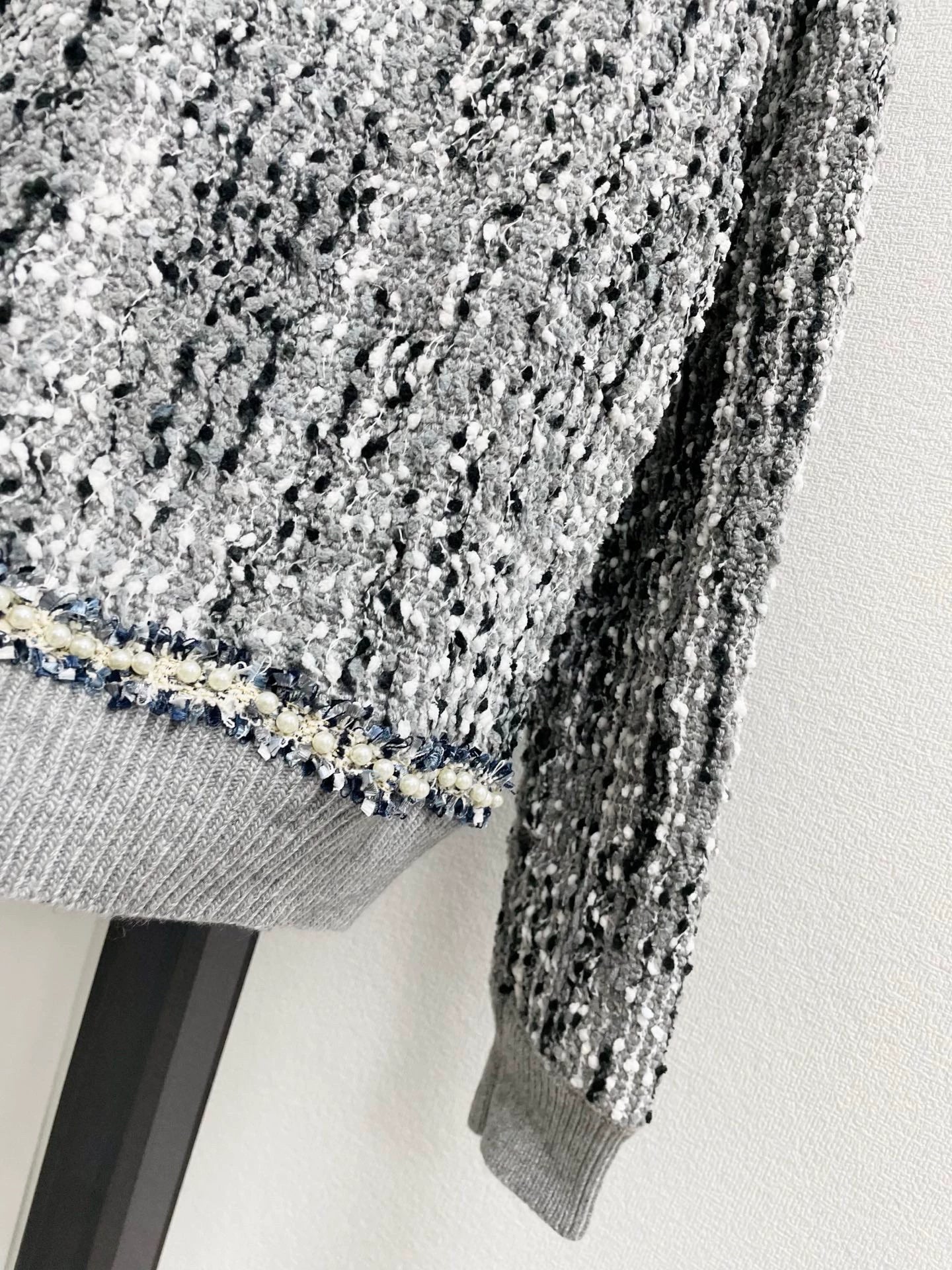 25fw Sequined knitted sweater