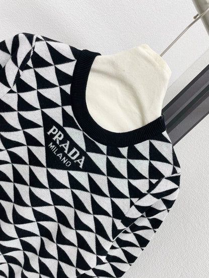 25fw Triangular knitted sweater