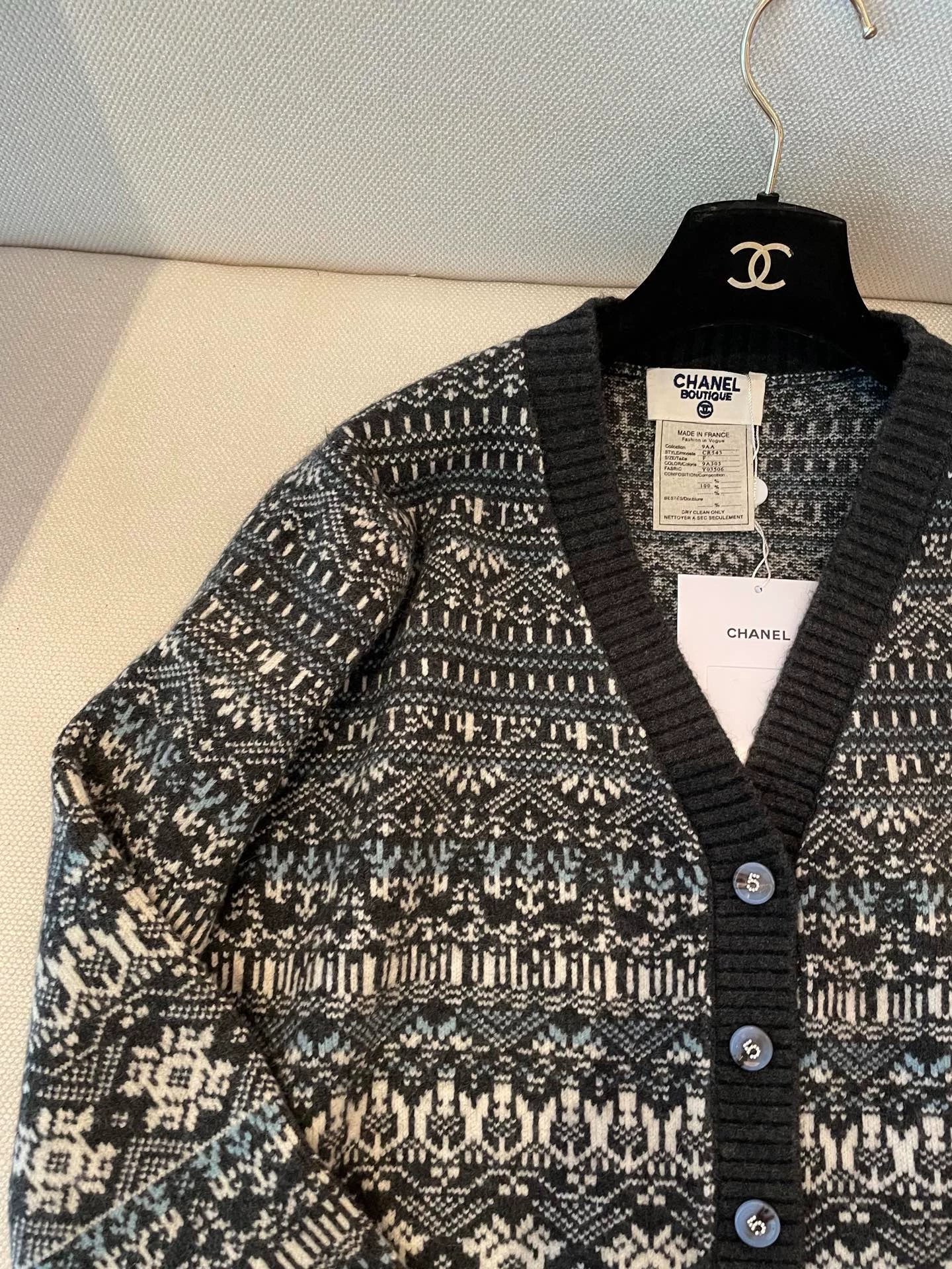 25fw New V-neck cardigan（Medieval Series）