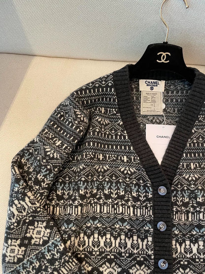 25fw New V-neck cardigan（Medieval Series）