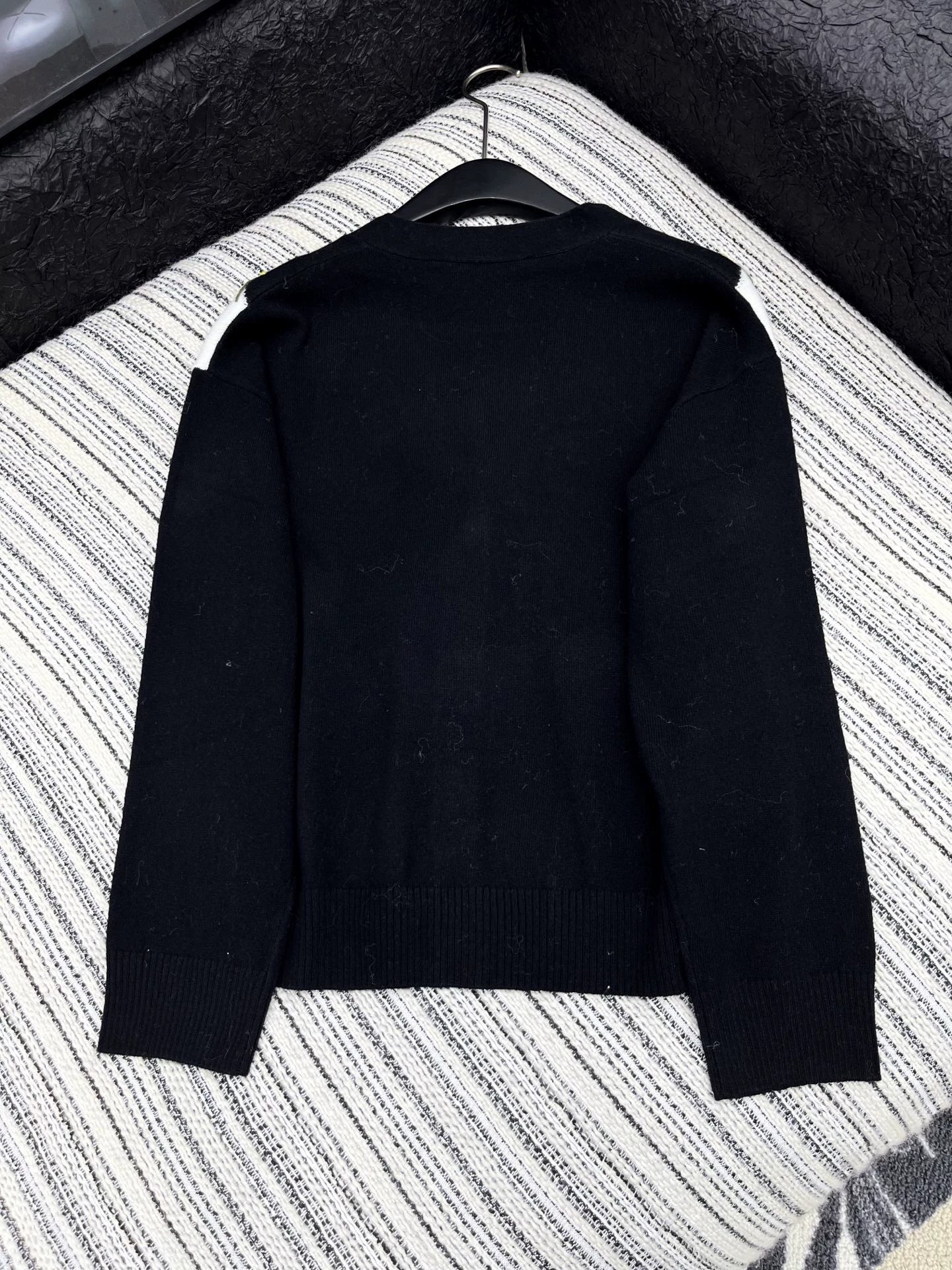 25fw Single breasted V-neck cardigan