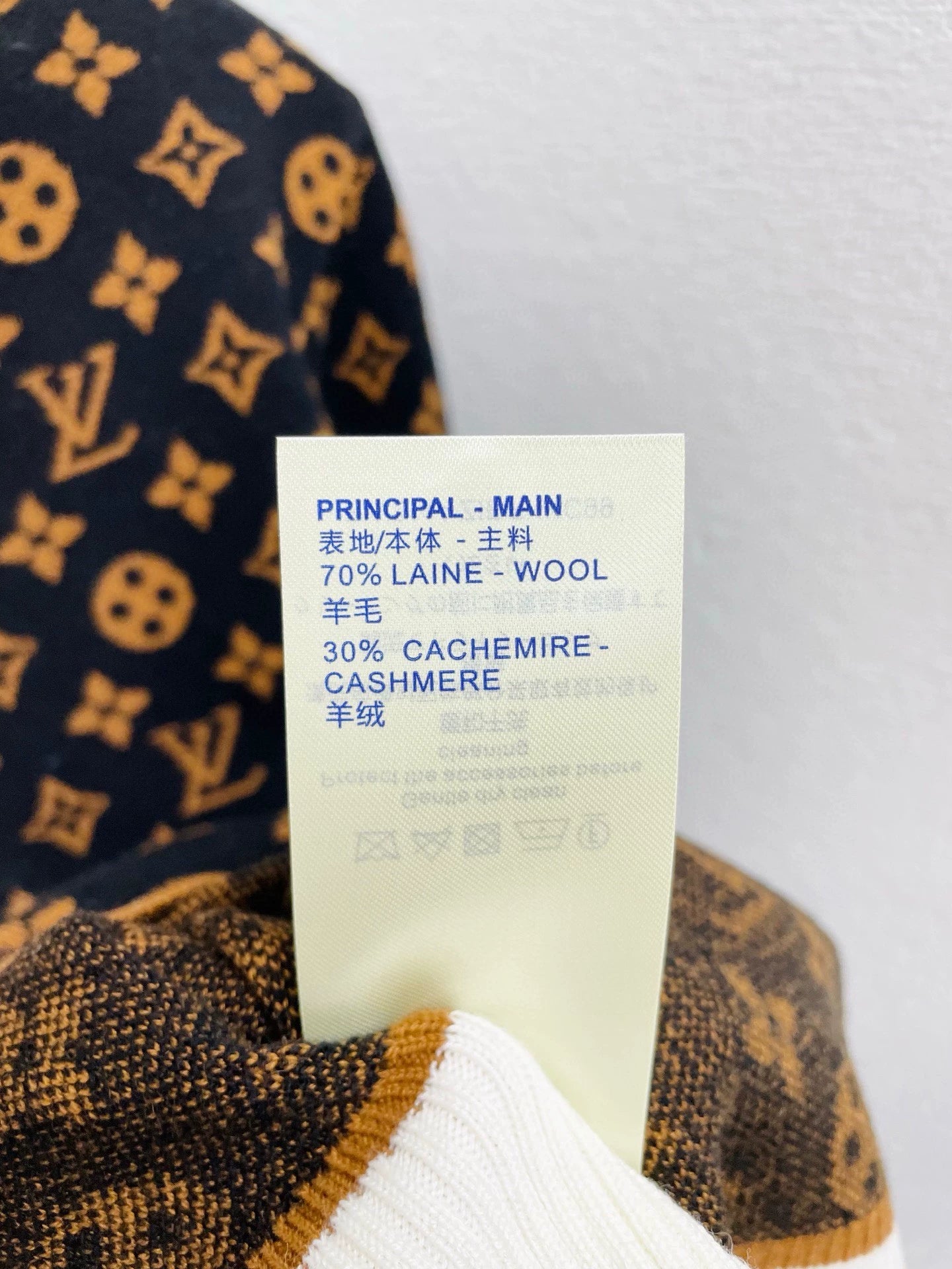 25fw Manlaohua V-neck cardigan