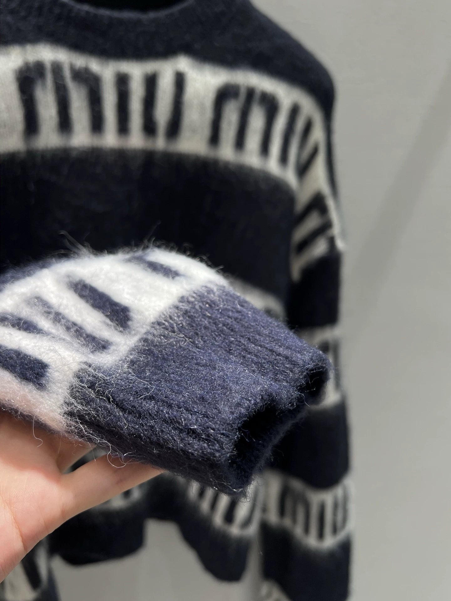 25FW mohair letter sweater