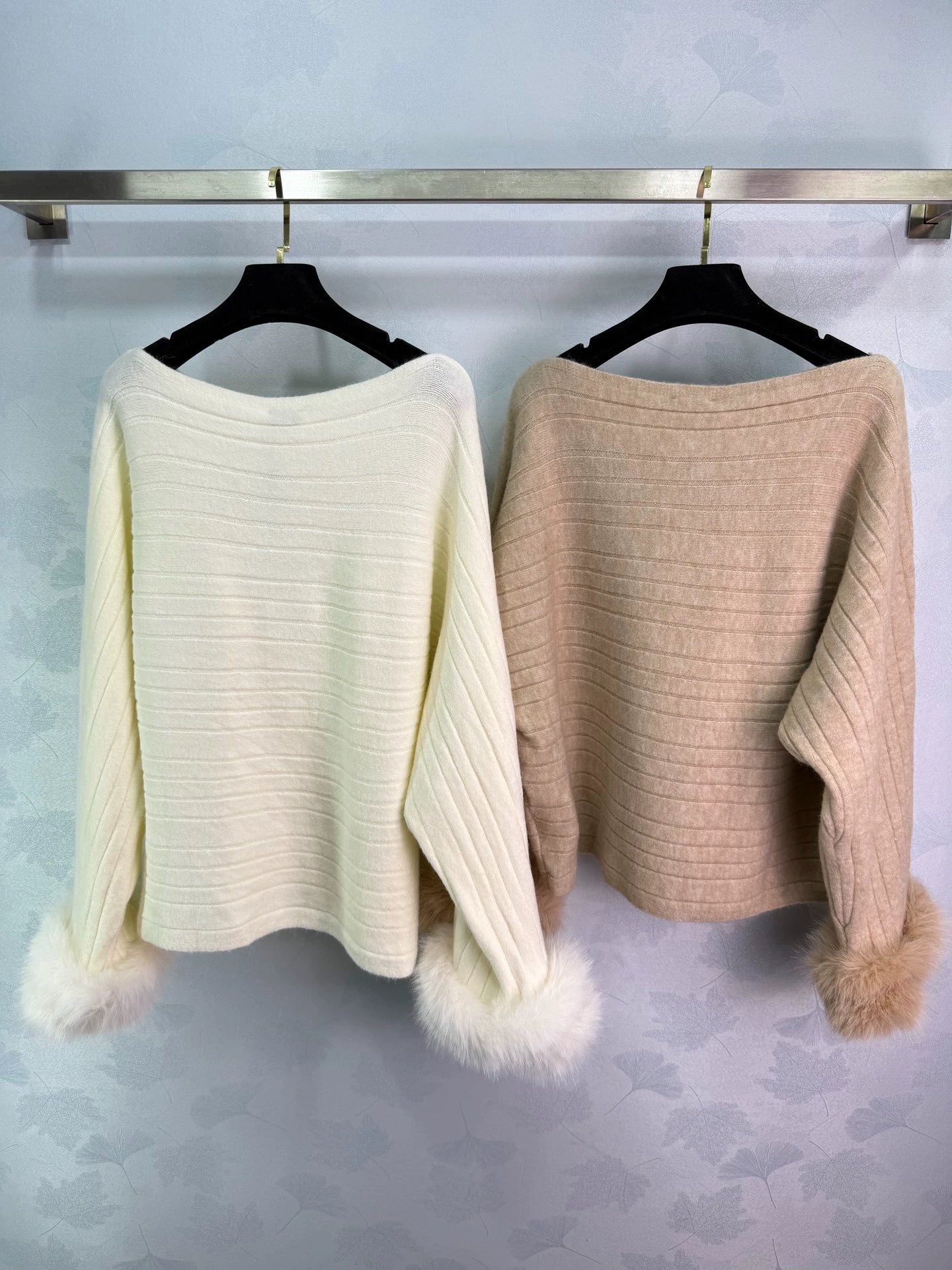 Striped logo round neck hairy long sleeved shirt