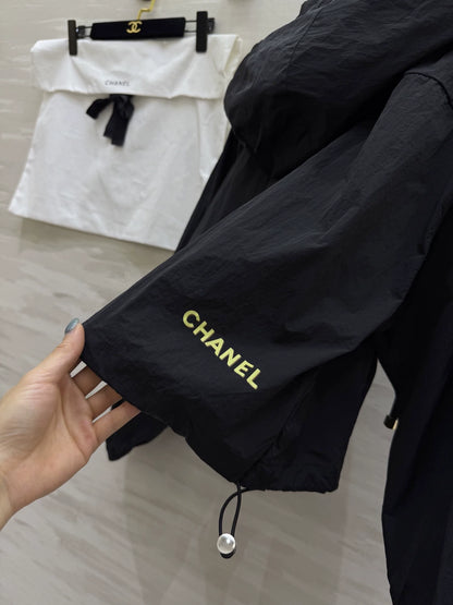 Thin hooded short jacket