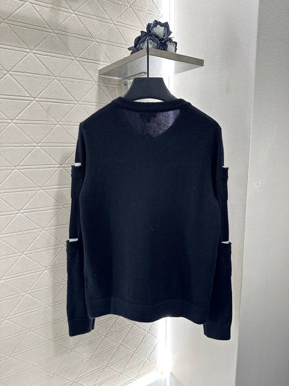 C 25 Multi-button knitted cardigan