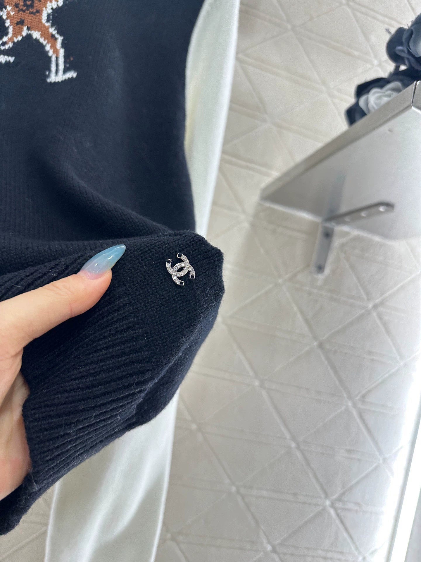 Round deer letter sweater