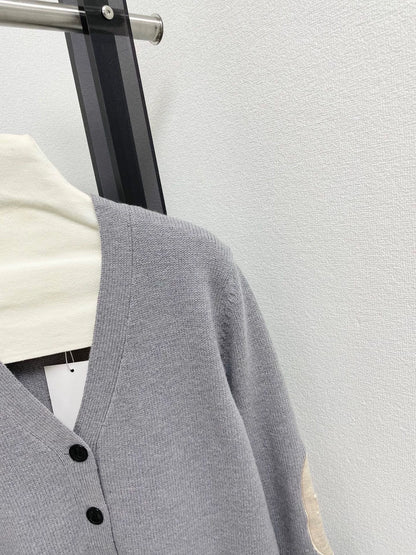 25fw V-neck knitted cardigan