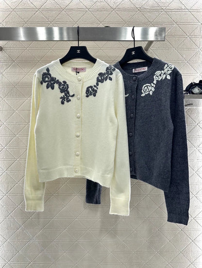 25fw Round neck embroidered cardigan