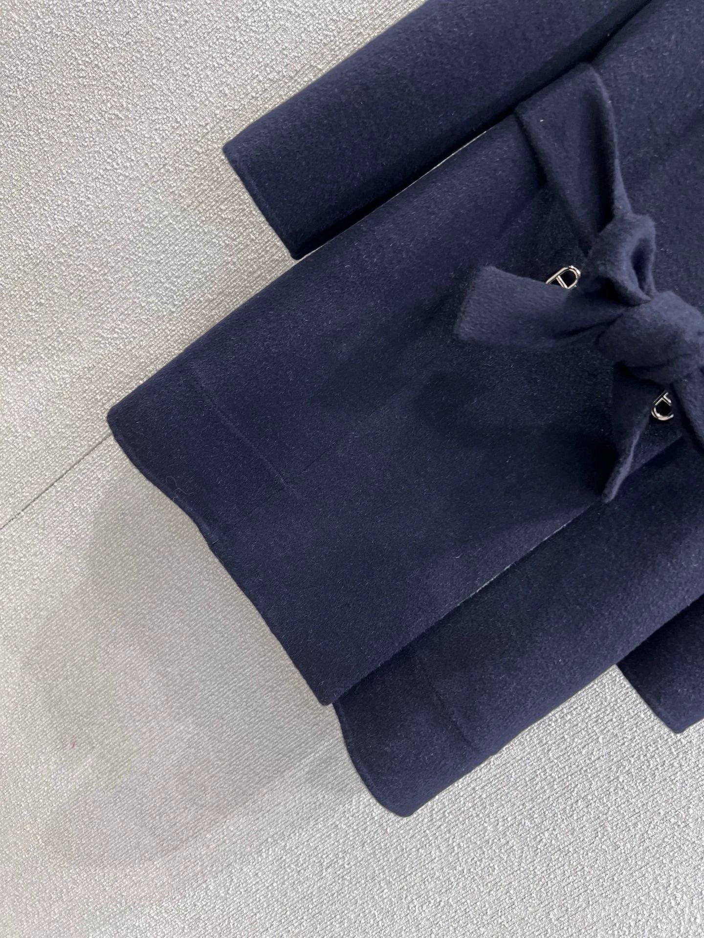 Pig nose button medium long cashmere coat