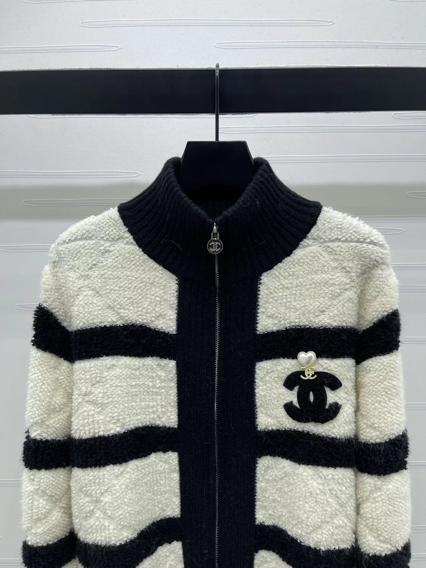 Tengge striped stand up collar cardigan