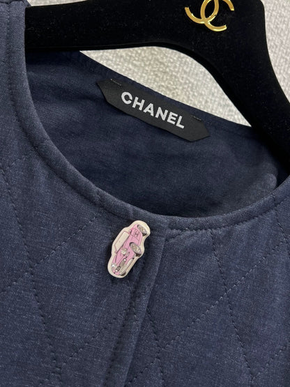 Diamond-patterned cropped denim jacket