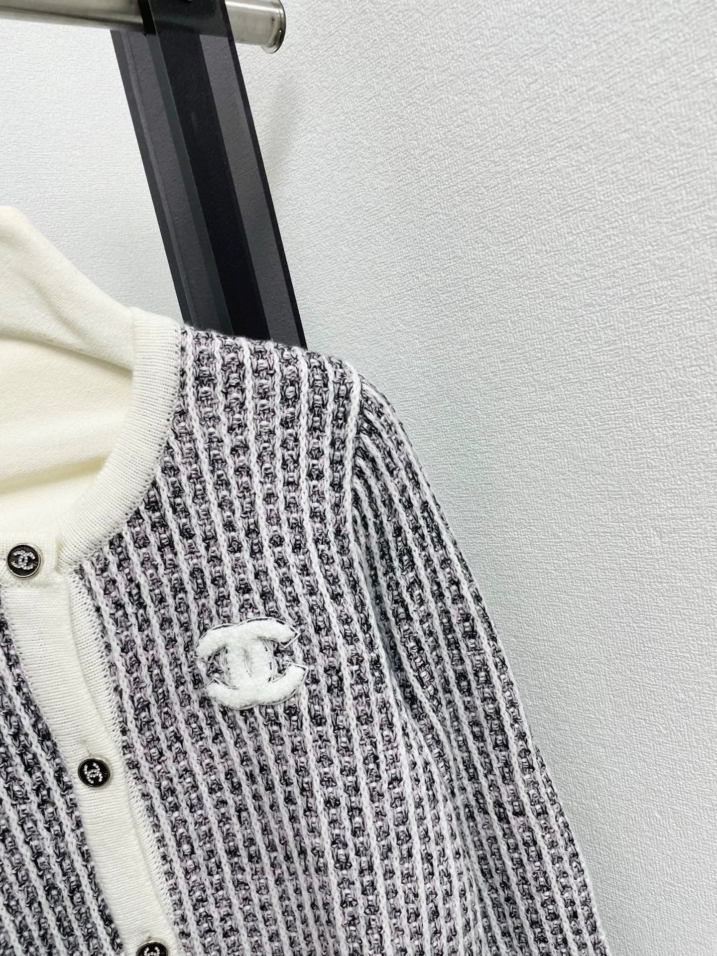 Towel embroidered logo round neck cardigan