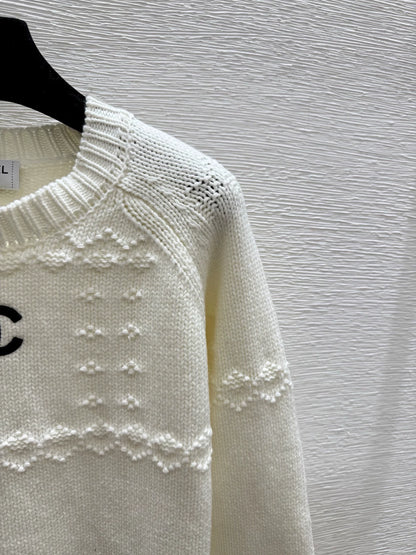 Jacquard round neck knitted long sleeved shirt