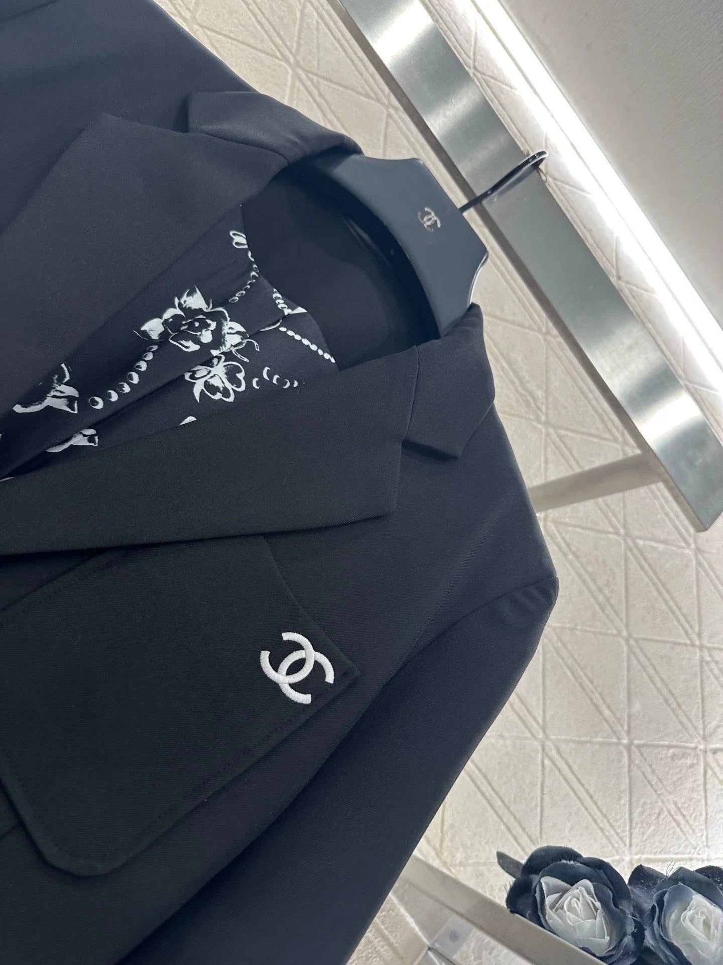 25fw Brooch suit silhouette jacket