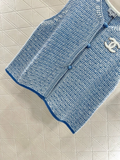 25fw Knitted vest with buckle