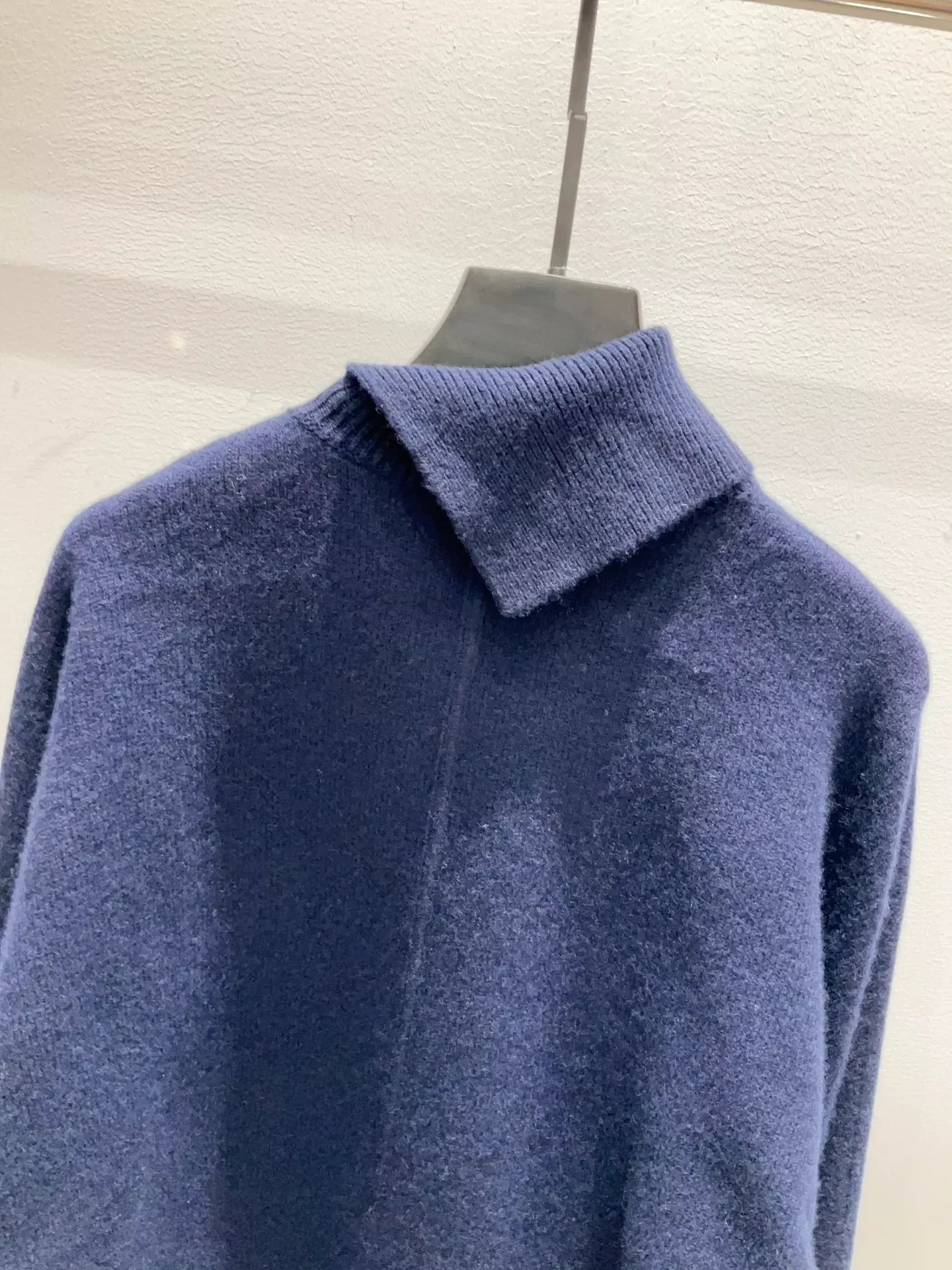 25fw Deep blue high necked knitted sweater