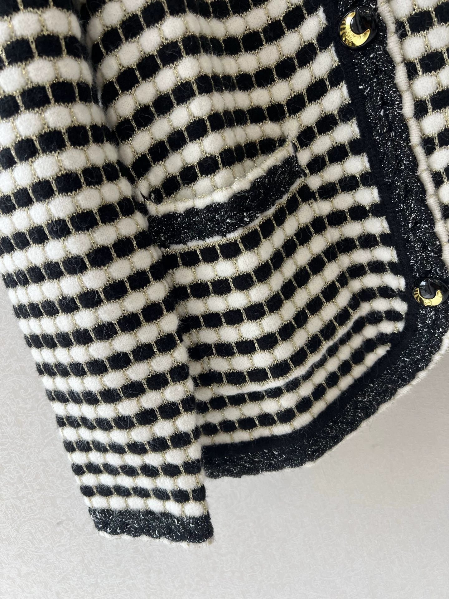 25fw Striped V-neck knitted long sleeved cardigan