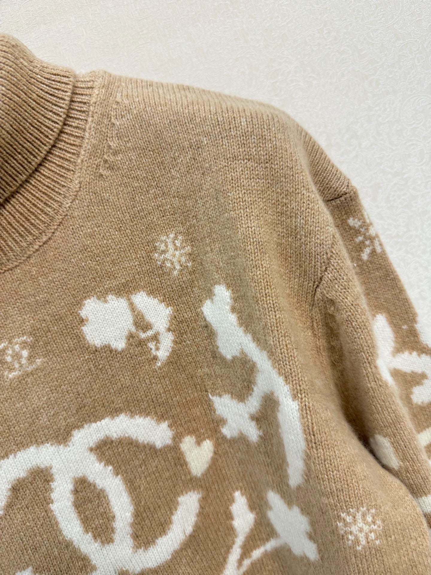 Cashmere high neck sweater