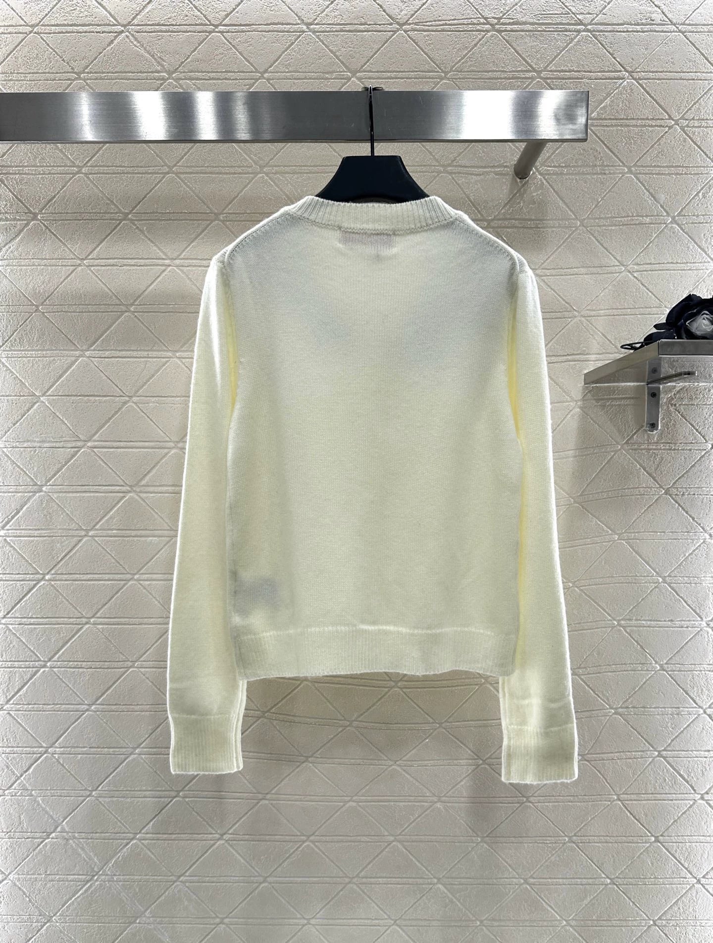 25fw Round neck embroidered cardigan