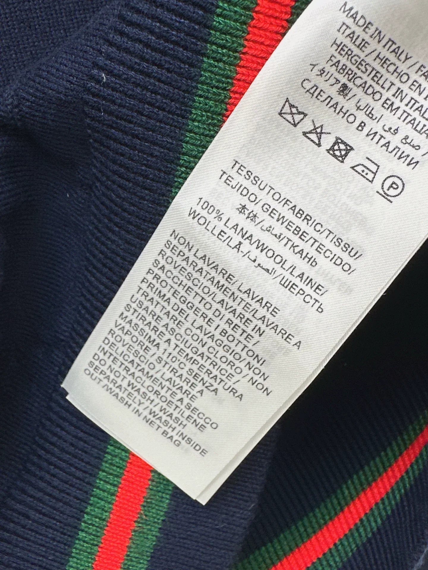 25 Knitted sweater with woven pattern round neck