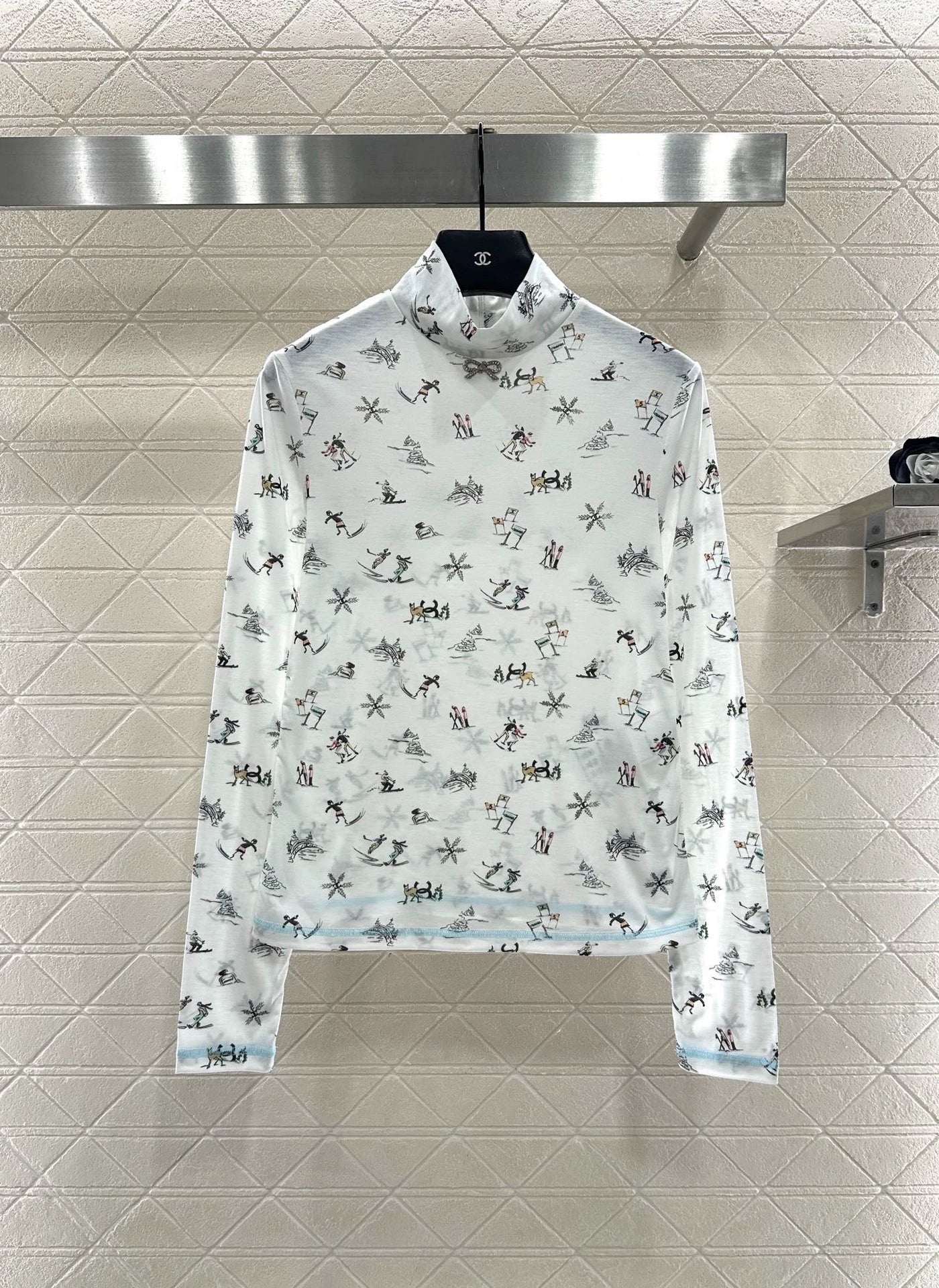 Slim fit ski print high neck top