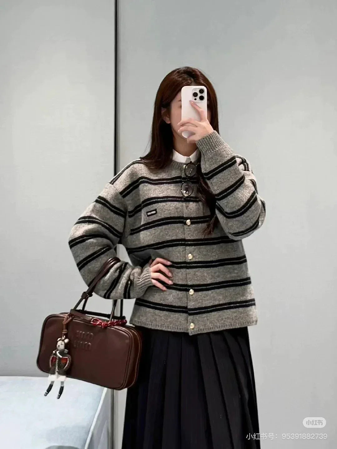 25 Striped knitted long sleeved cardigan