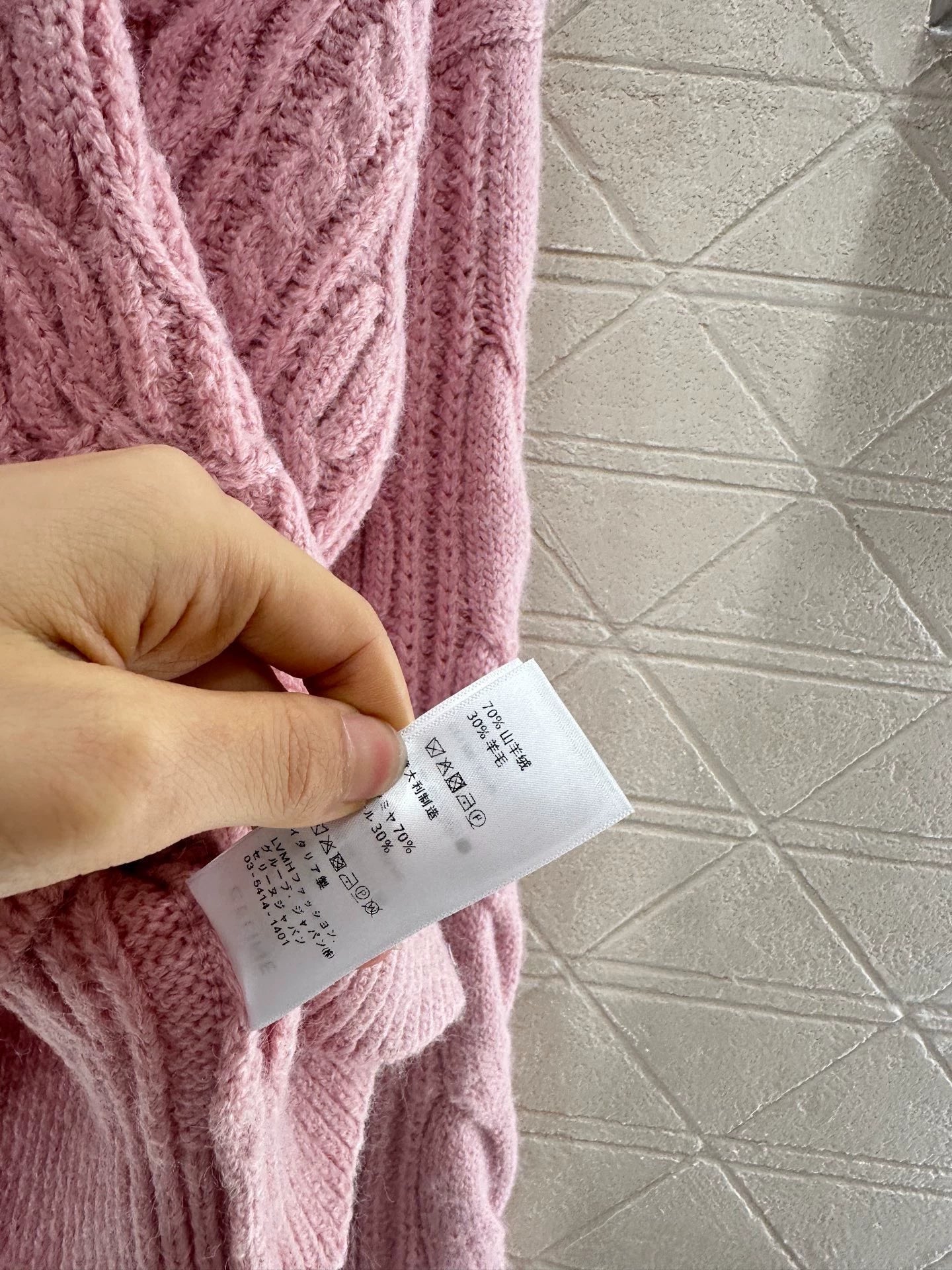 25 Crochet lapel knitted top