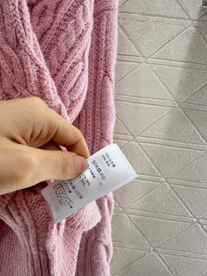 25 Crochet lapel knitted top