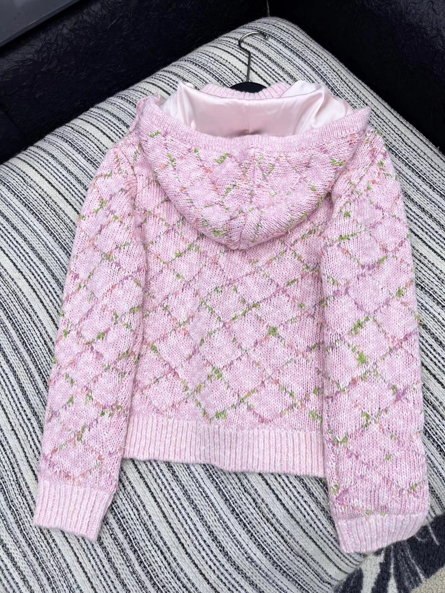 Detachable hat zipper long sleeved knitted jacket