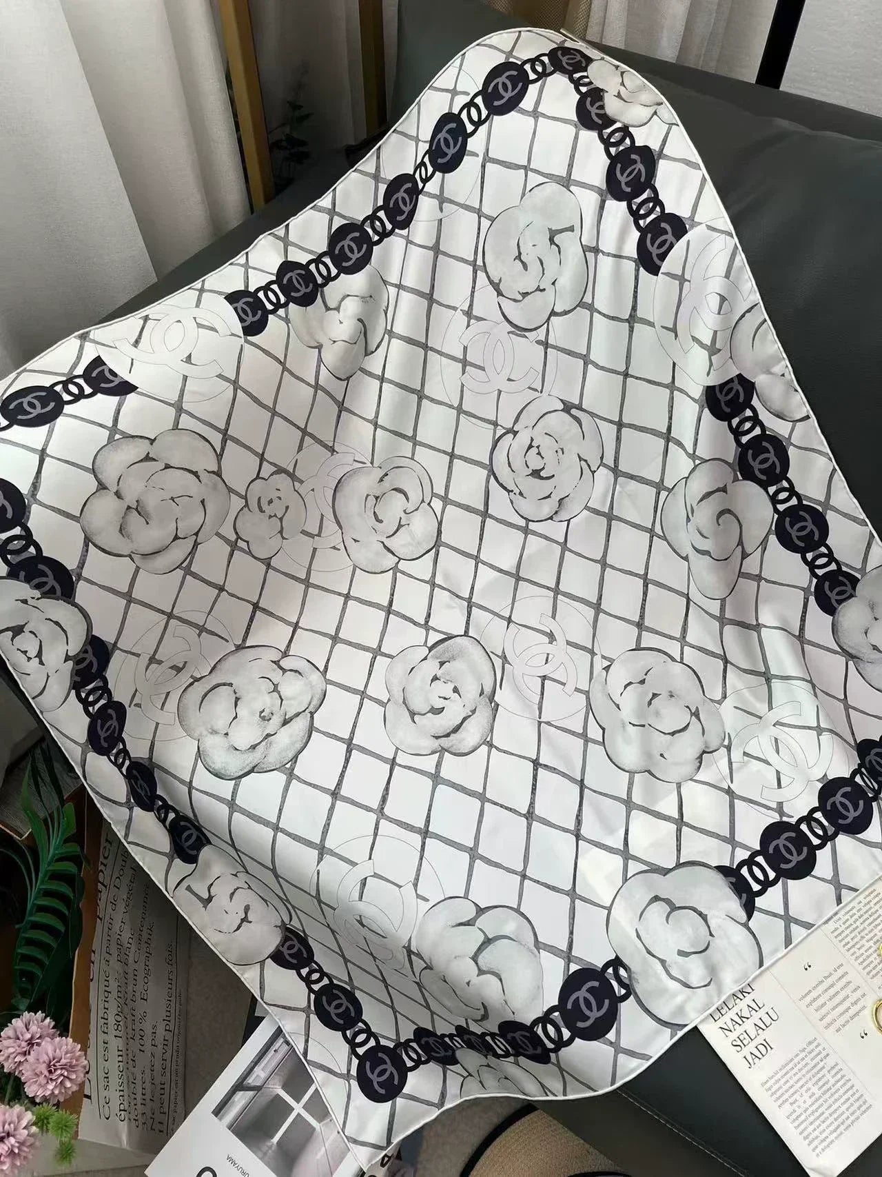 C 25 Camellia Scarf（pink/white）