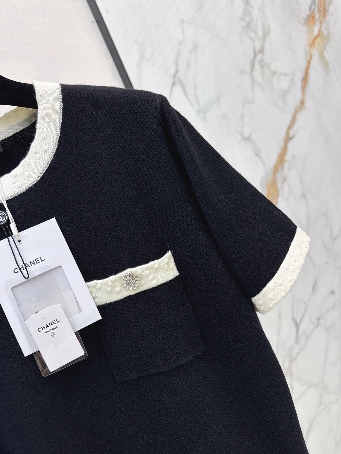 25 knitted short-sleeved top