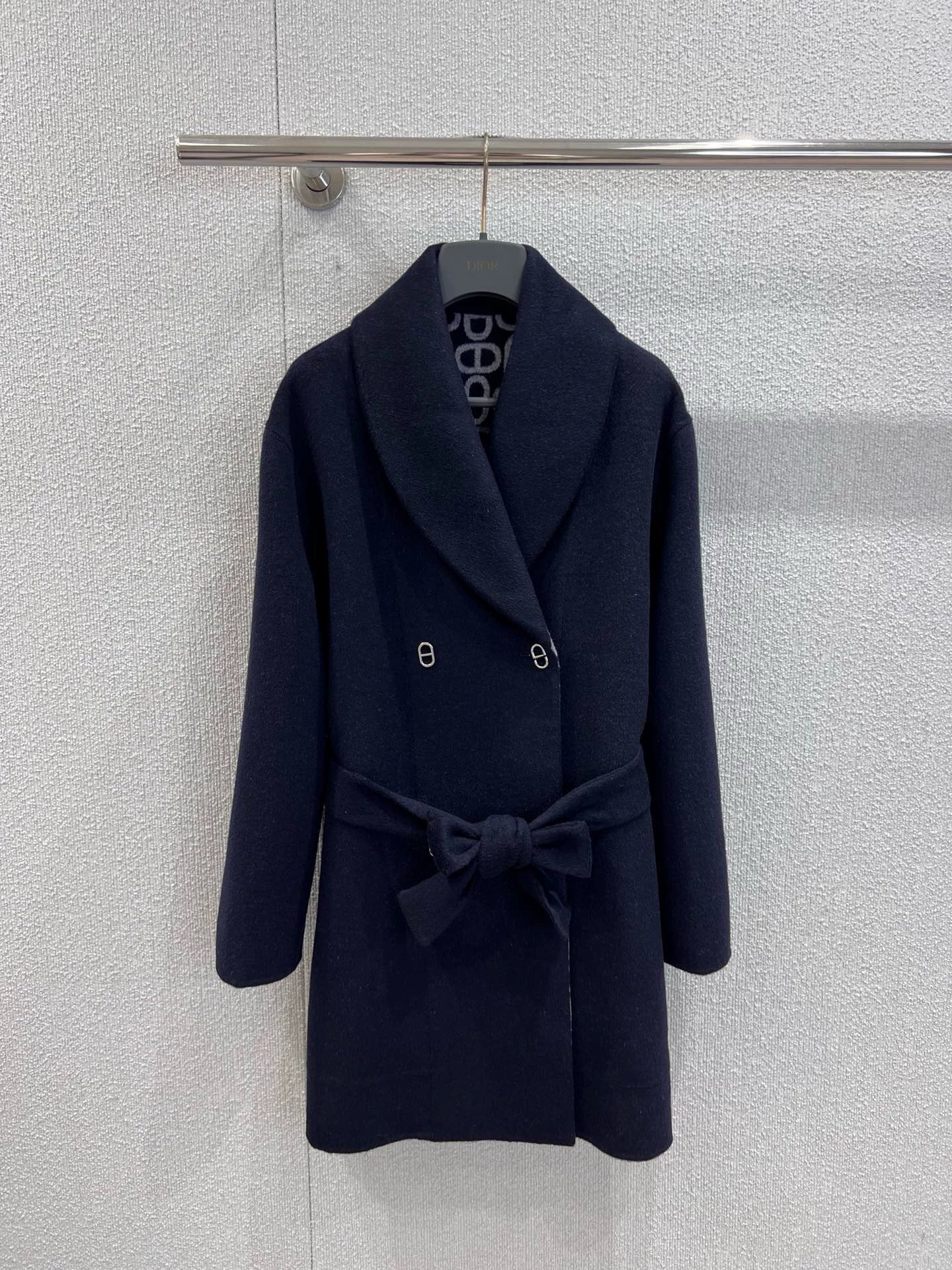 Pig nose button medium long cashmere coat