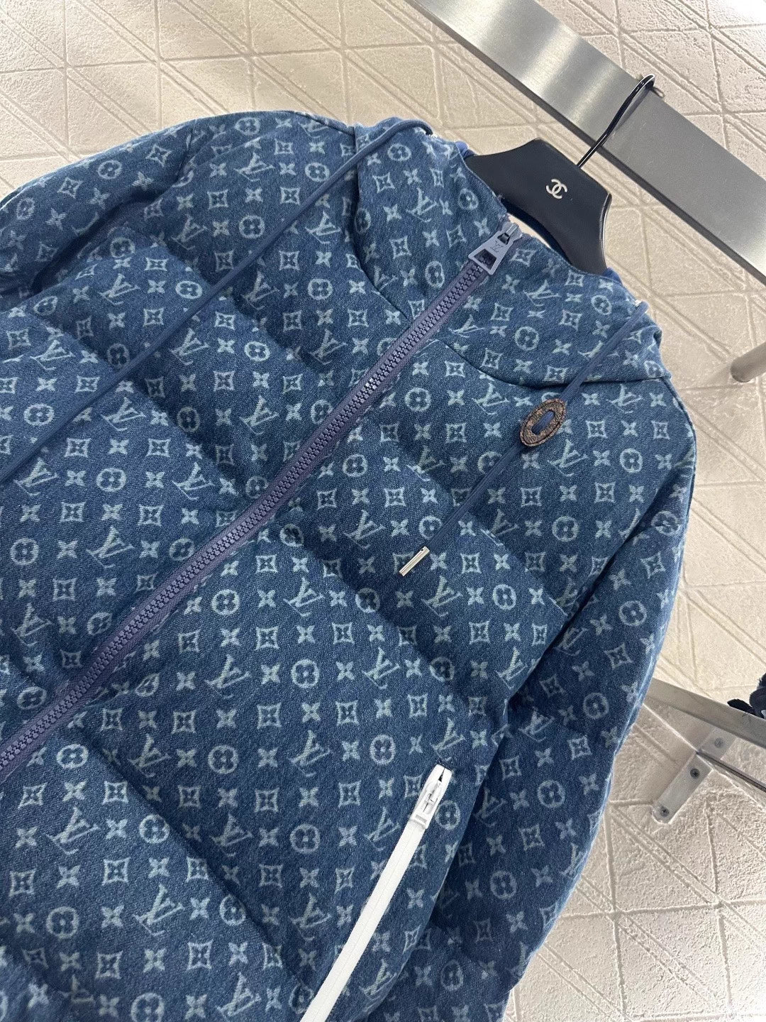 Hooded drawstring zipper denim down