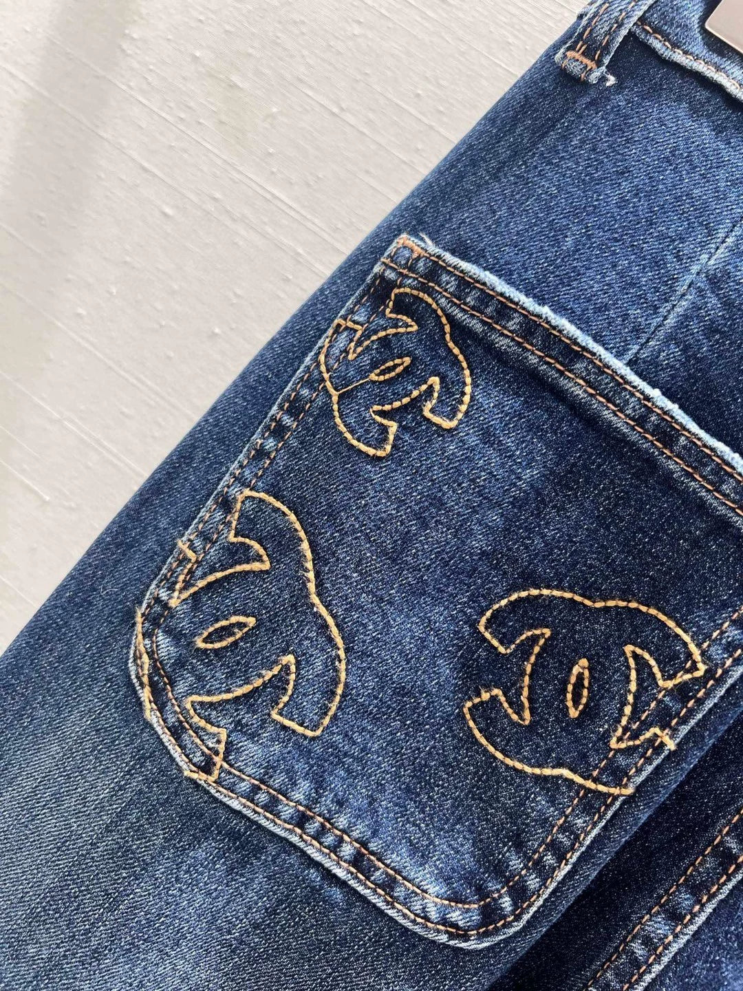 Wide-leg denim pants