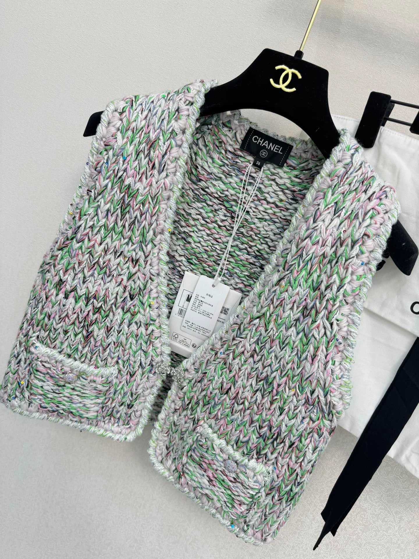 Mixed color woven vest