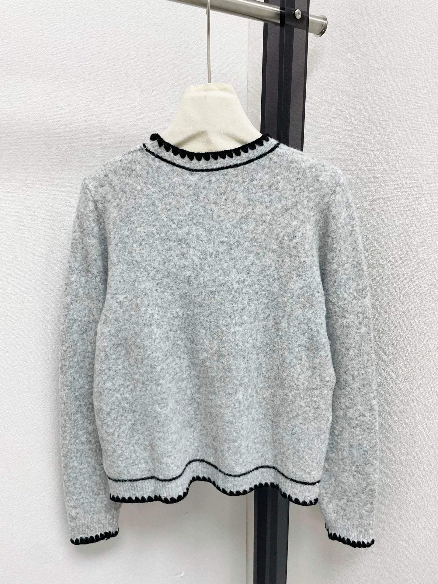 Pentagram letter embroidered sweater